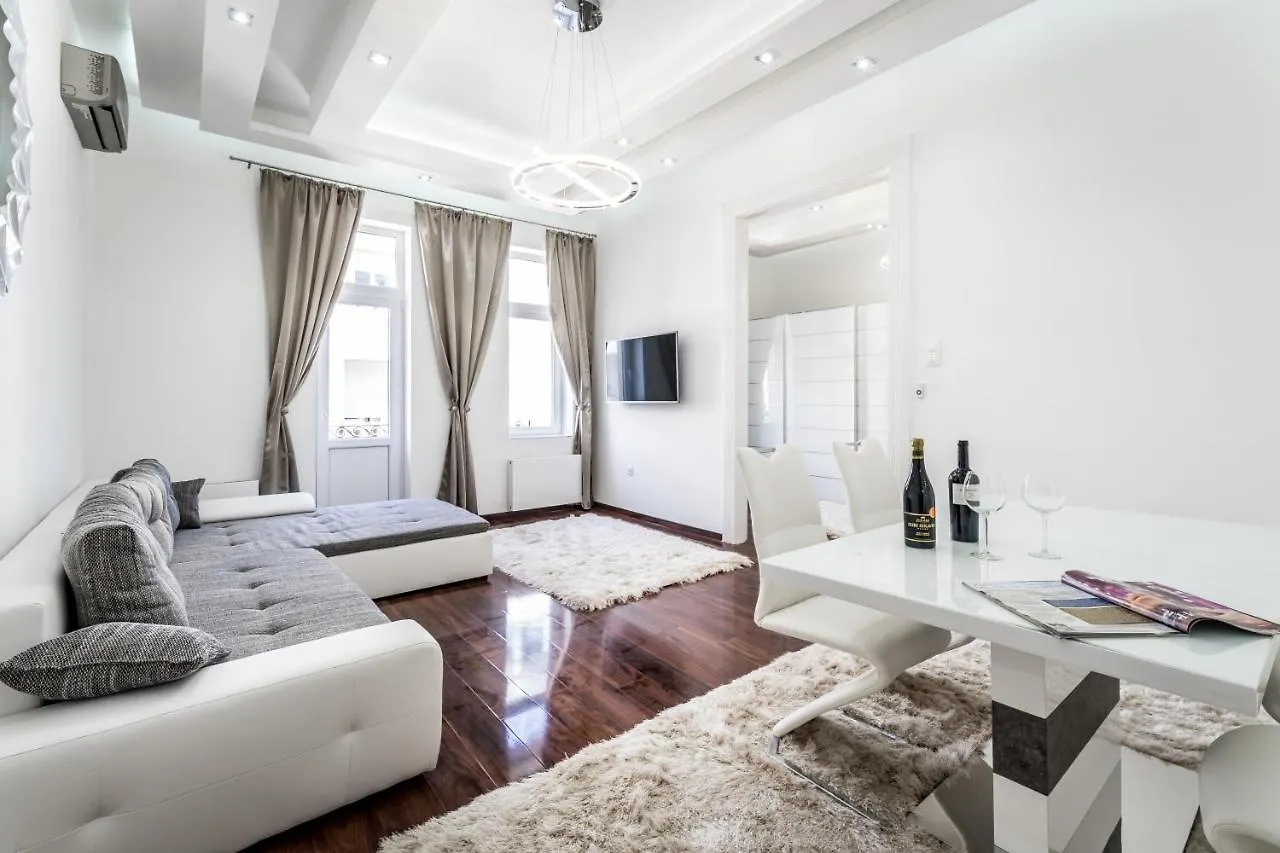 Amora Homes Breathless View Parliament 2 Luxury Suites With Terrace Free Parking Reservation Needed بودابست شقة