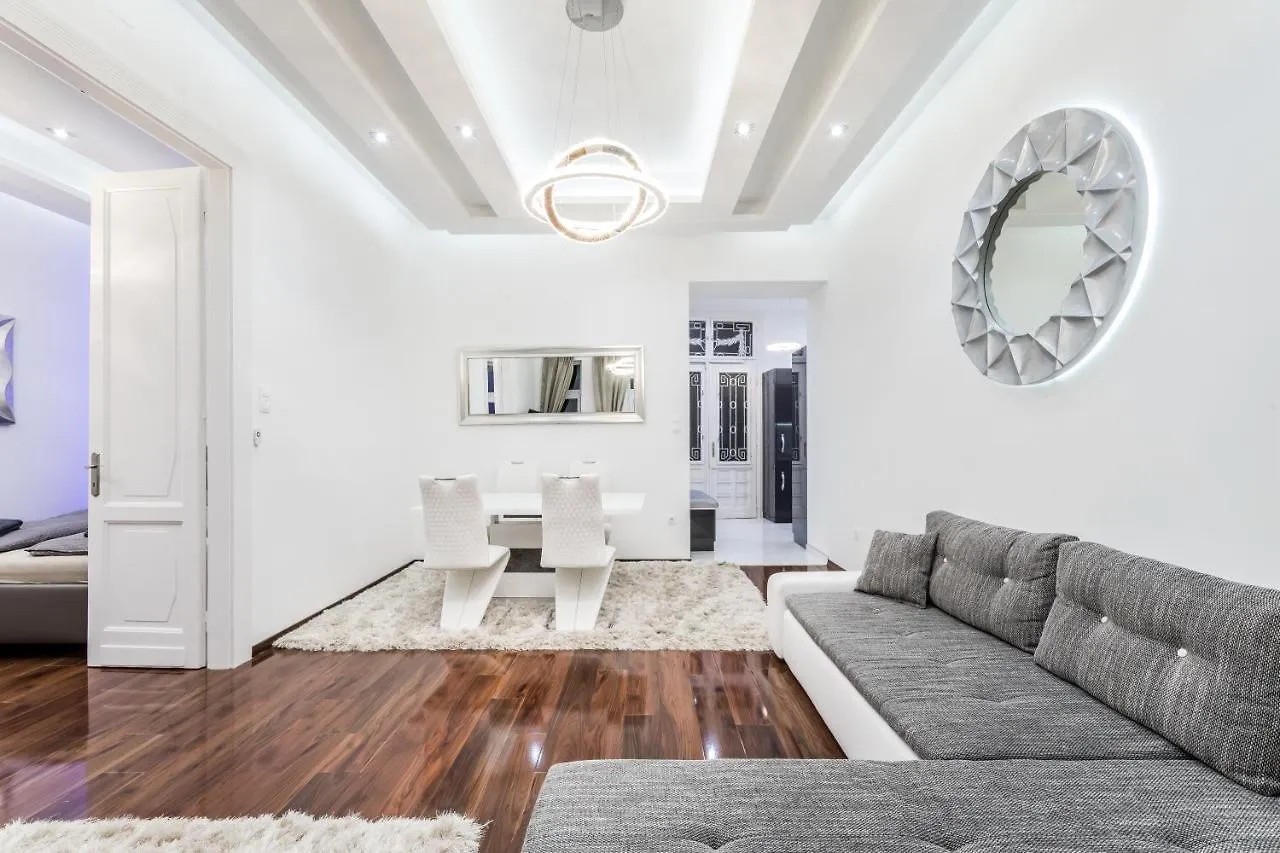 Amora Homes Breathless View Parliament 2 Luxury Suites With Terrace Free Parking Reservation Needed بودابست شقة