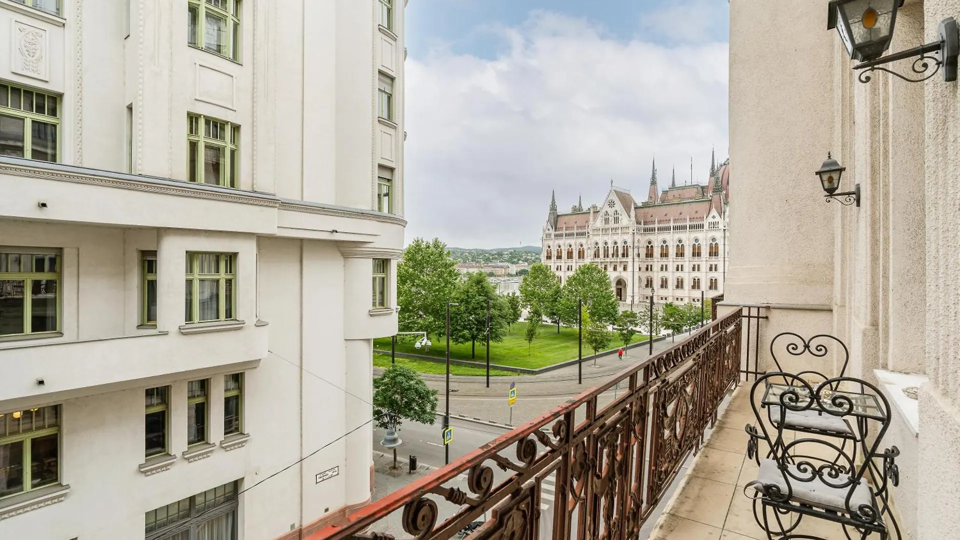 Amora Homes Breathless View Parliament 2 Luxury Suites With Terrace Free Parking Reservation Needed Budapest Ungarn